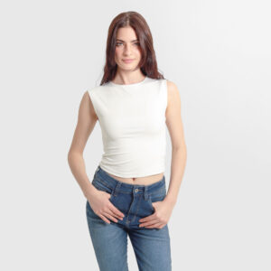Camiseta crop básica cuello redondo manga sisa