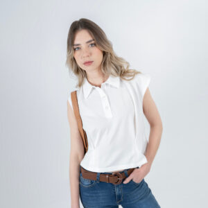 Camiseta cuello tipo polo manga rodada con prenses