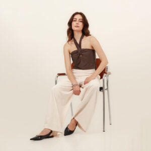 Camiseta strapless con lazo en cuello