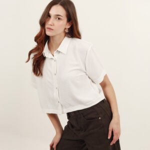 Blusa crop abierta cuello camisero manga corta