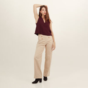 Blusa cuello en v manga sisa con bordado