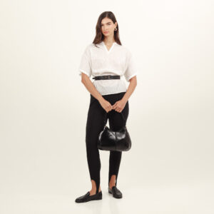 Pantalón con estribo tiro medio bota skinny
