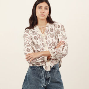 Blusa estampada cuello nerú manga globo con encaje
