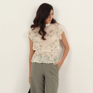 Blusa estampada cuello alto ruche manga corta con ajuste en cintura